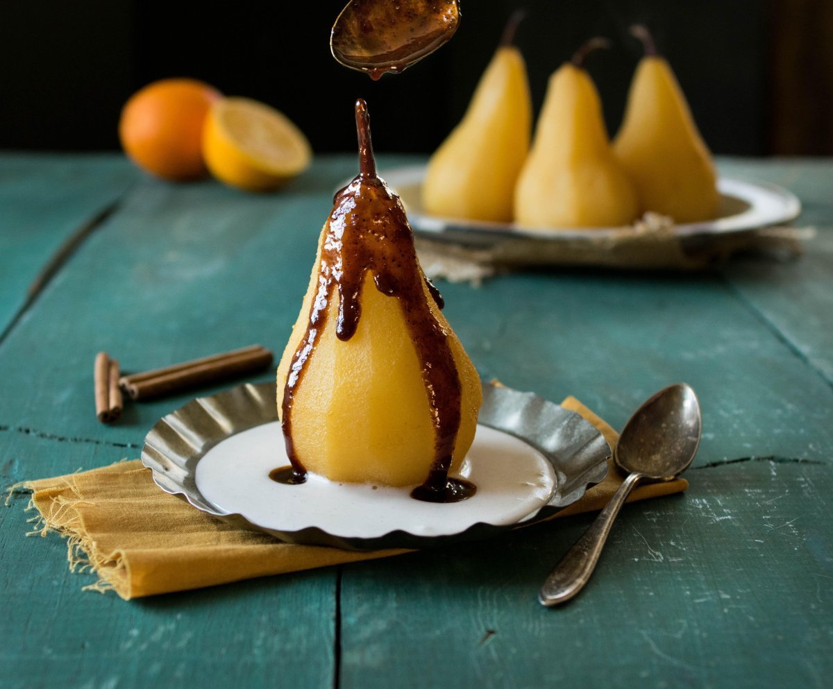 Шоколадный пирог с грушами