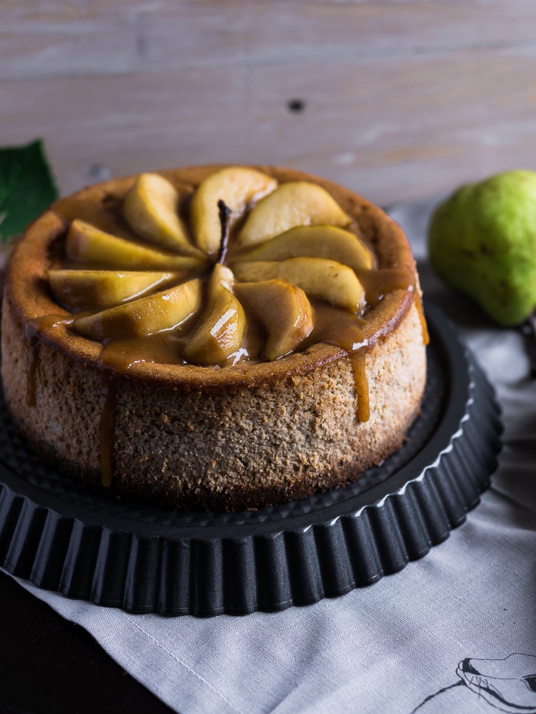 Красивый пирог с грушей