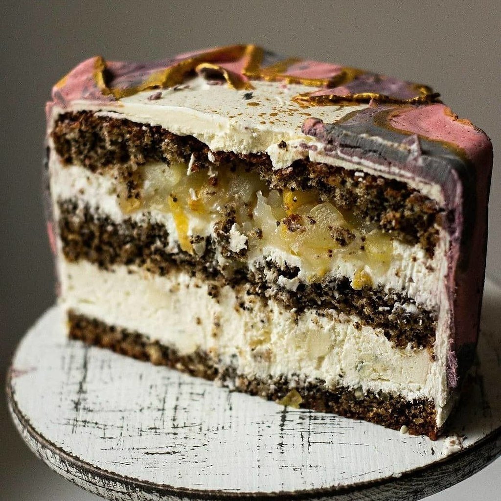 Торт с чизкейком нутри и грушой