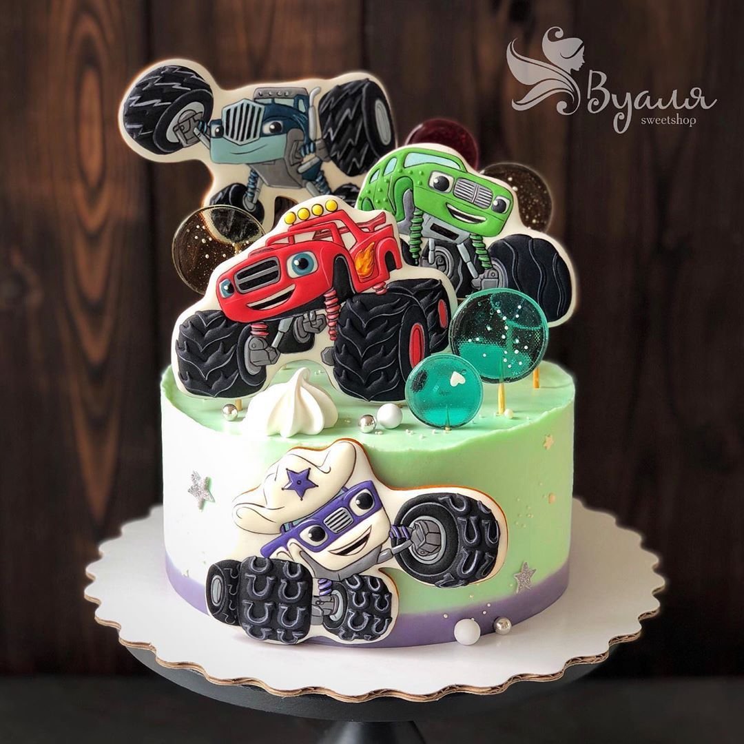 Торт на тему Вспыш и чудо машинки