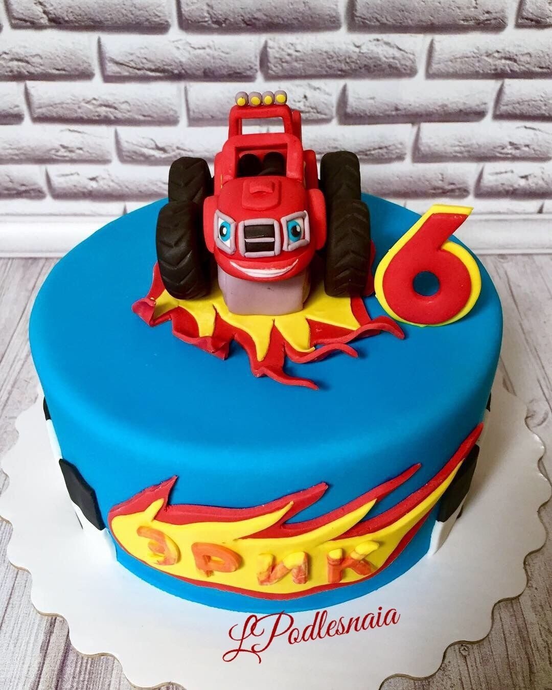 Торт с машинкой Вспыш