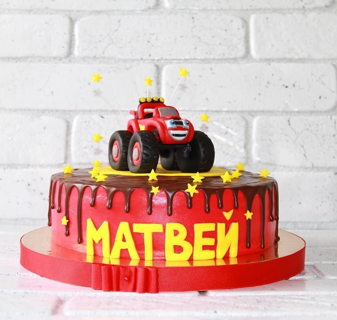 Торт с фигуркой Вспыша