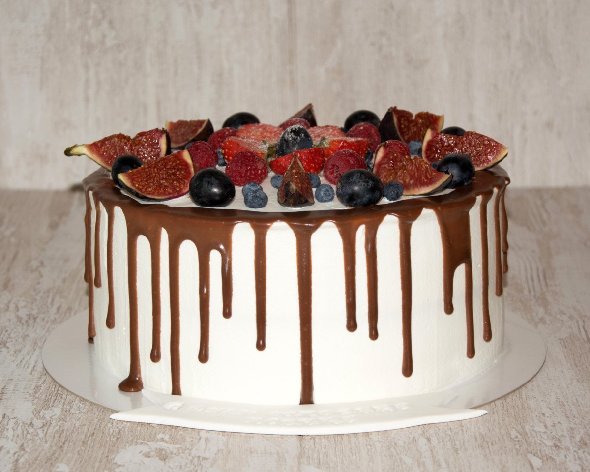 Розовый торт