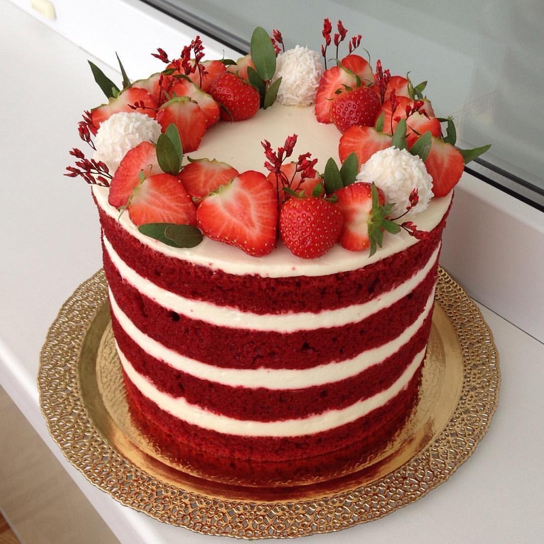 Торт с красными розами