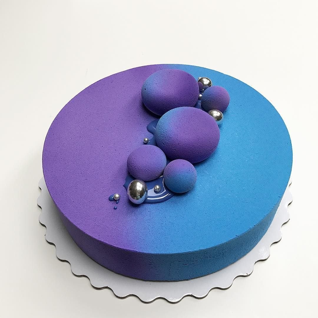 Торт с фиолетовыми подтеками