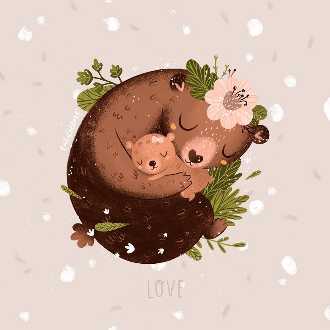 Мама медведь обнимает медвежонка