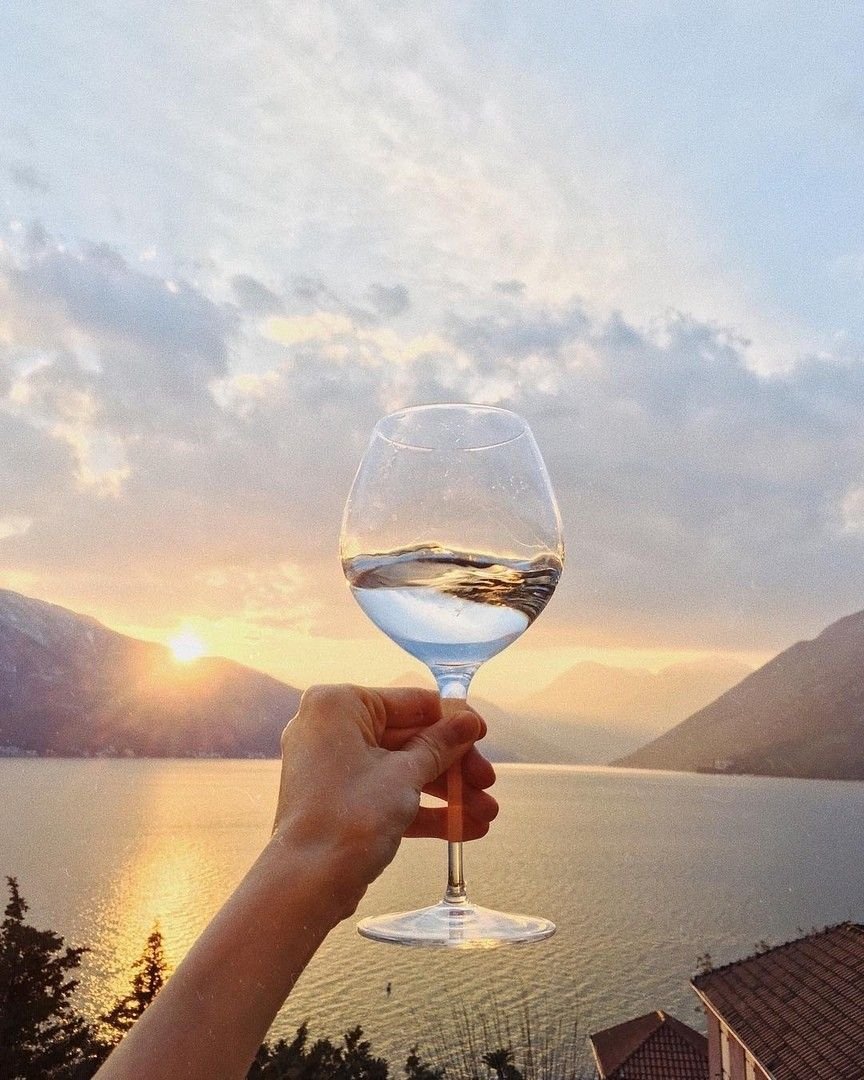 Вино на берегу моря