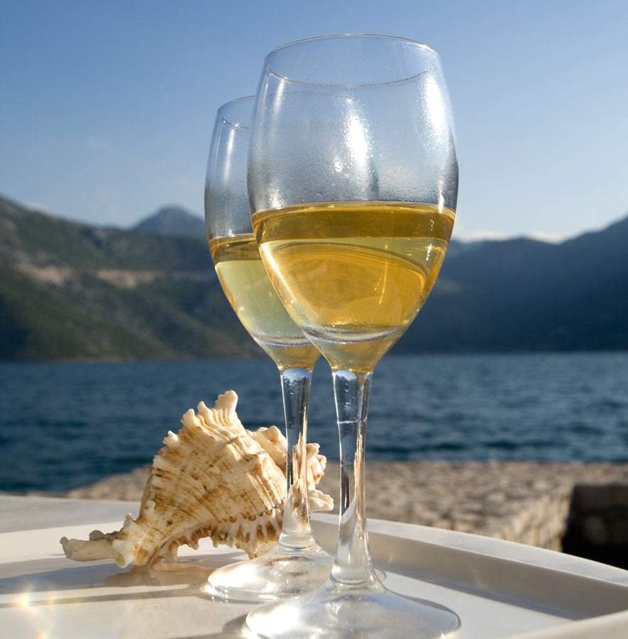 Шампанское и море