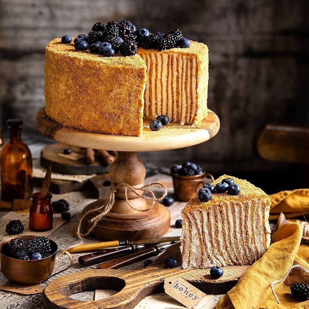 Украшение медового торта