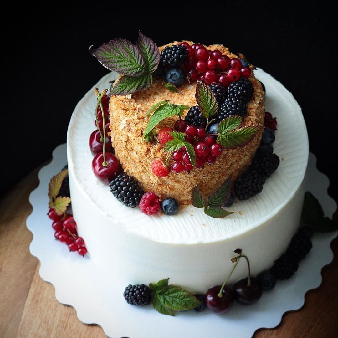 Двухъярусный медовый торт