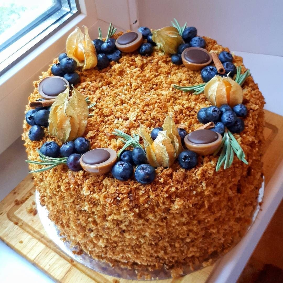 Украшение медового торта