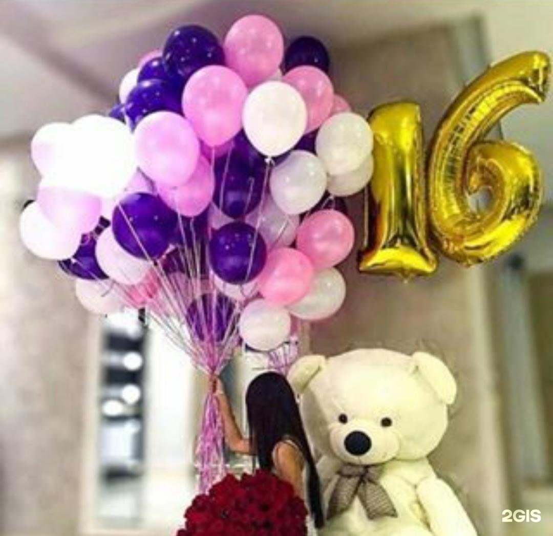 Плюшевый мишка с шариками