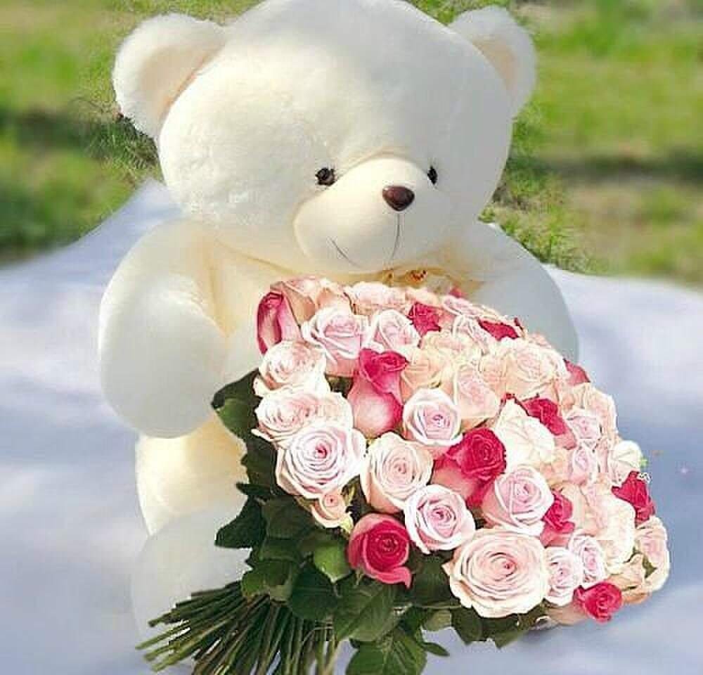 Красивый Медвежонок с цветами