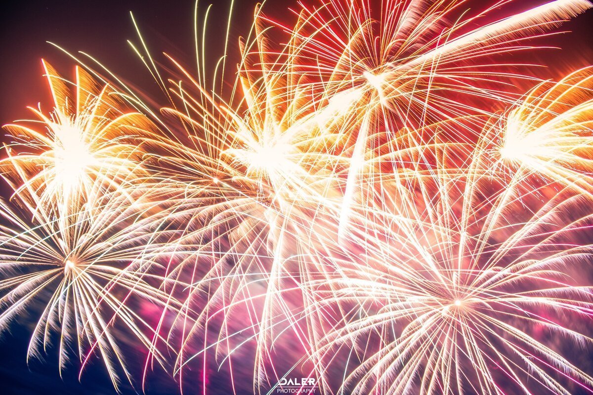 Праздничный салют на день рождения