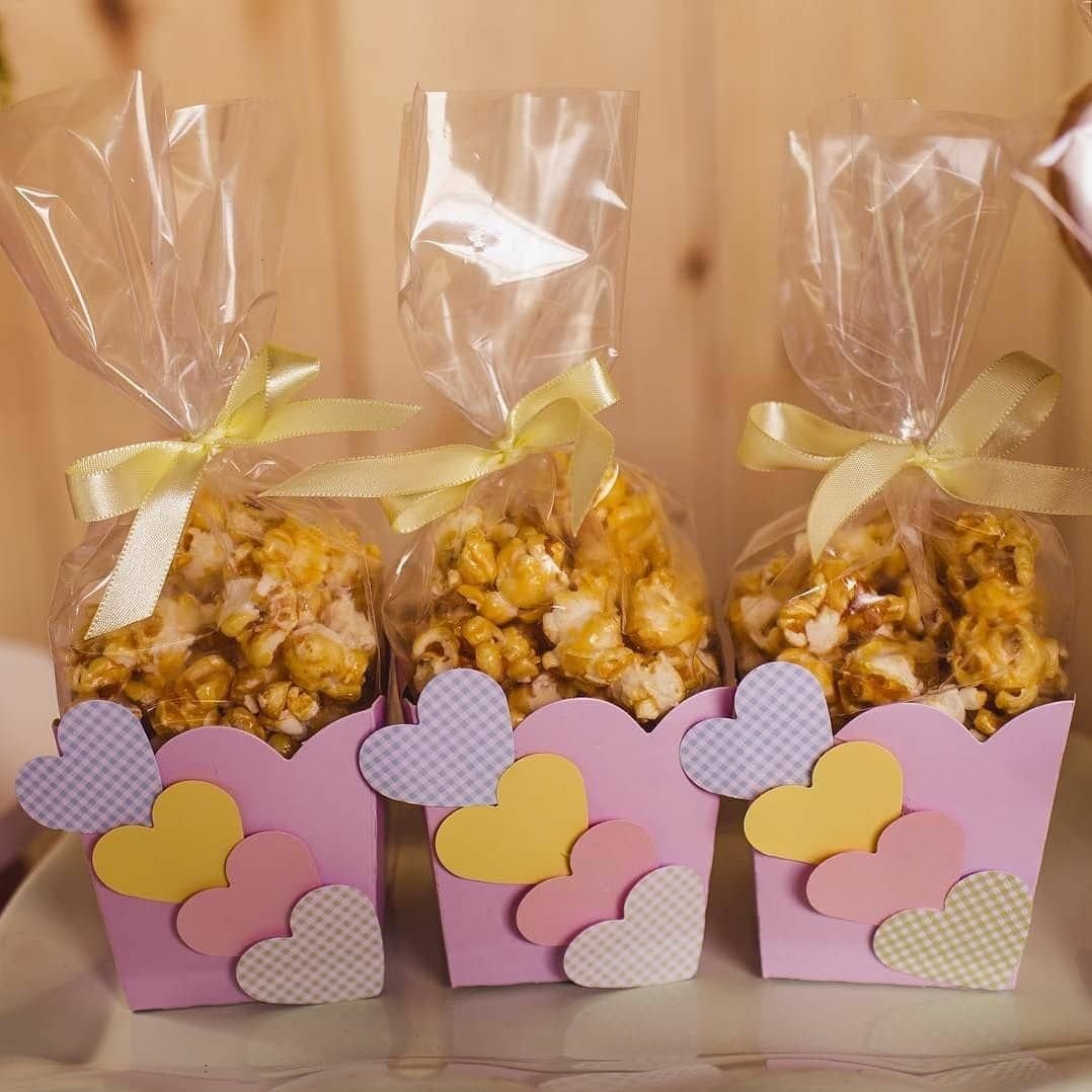 Подарок в виде конфеты