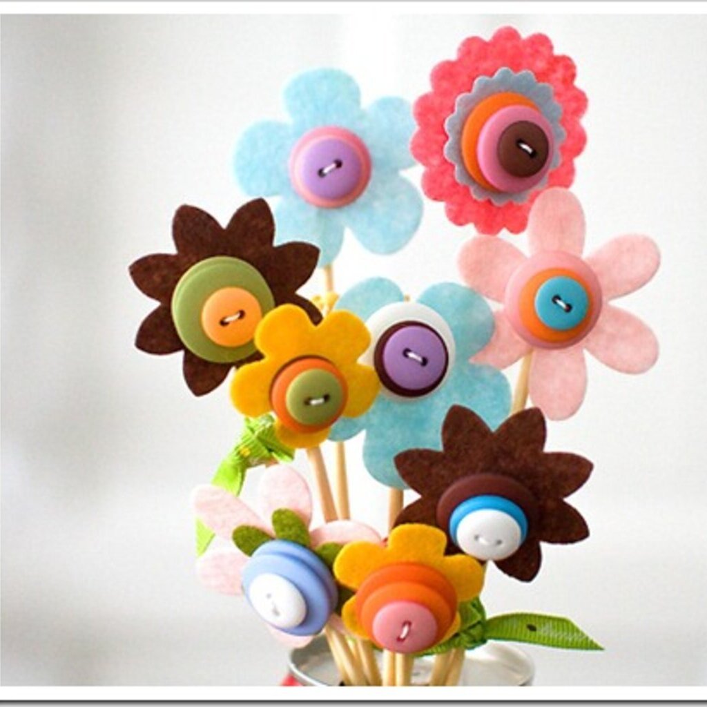Цветы из пуговиц