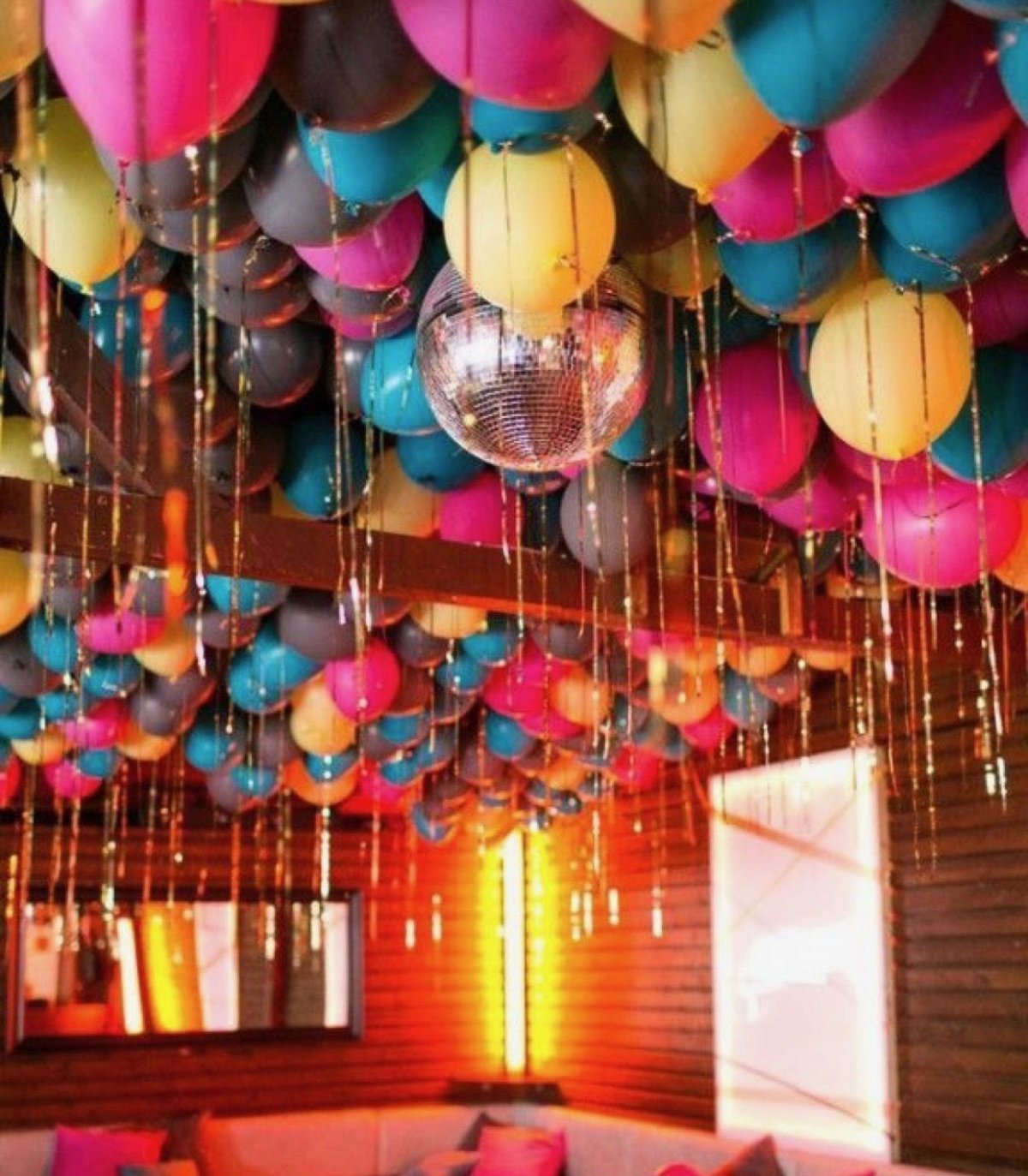 Украшение шарами на 18 лет