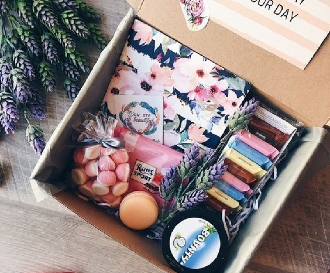 Сладкий подарочный набор для девушки