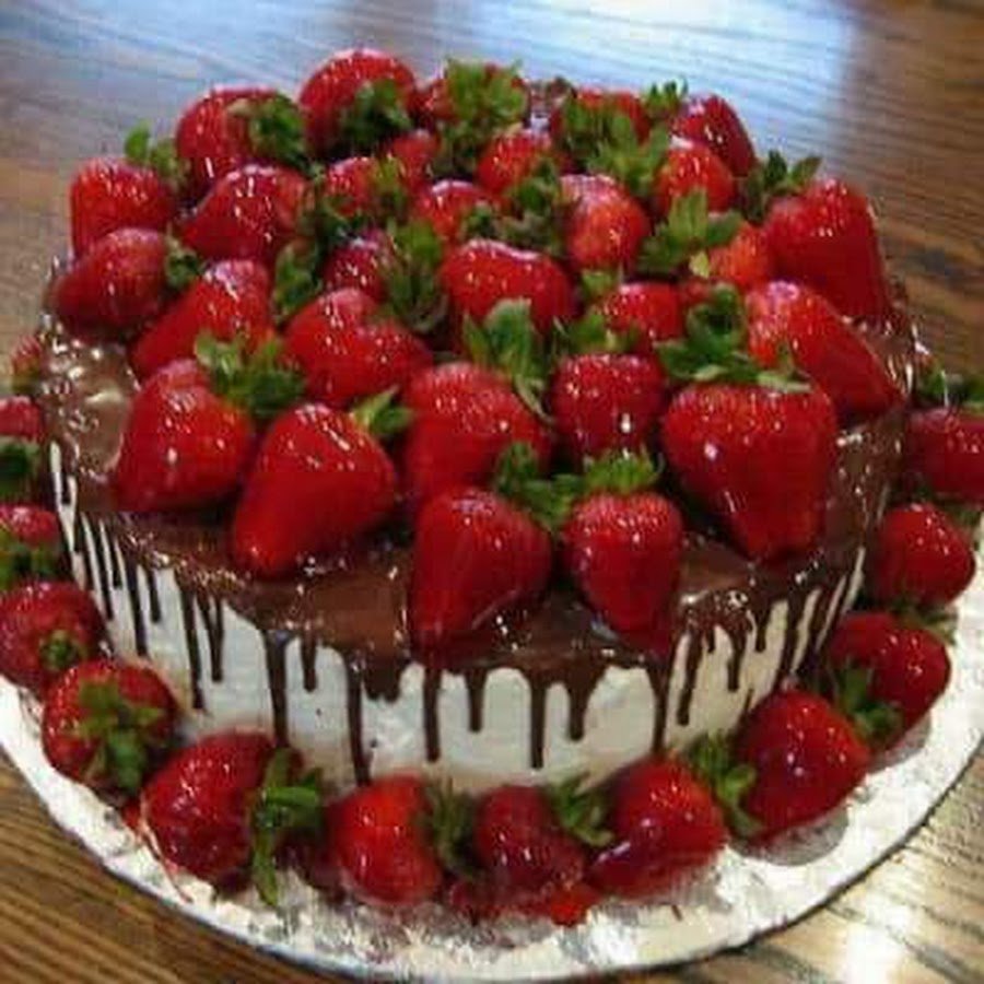 Клубничный торт на день рождения