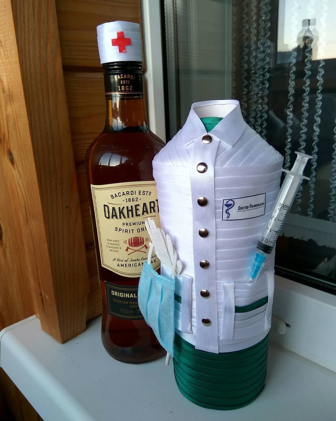 Украшение бутылок для мужчины врача