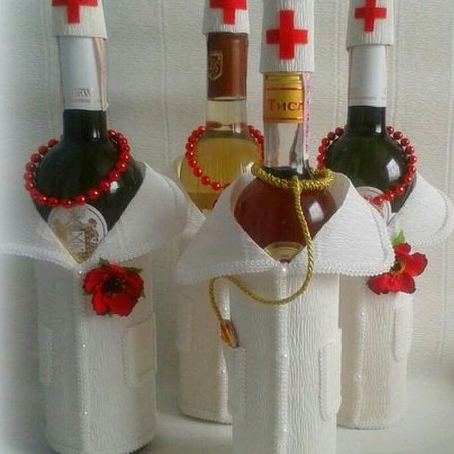 Красивое оформление бутылки шампанского на день медика