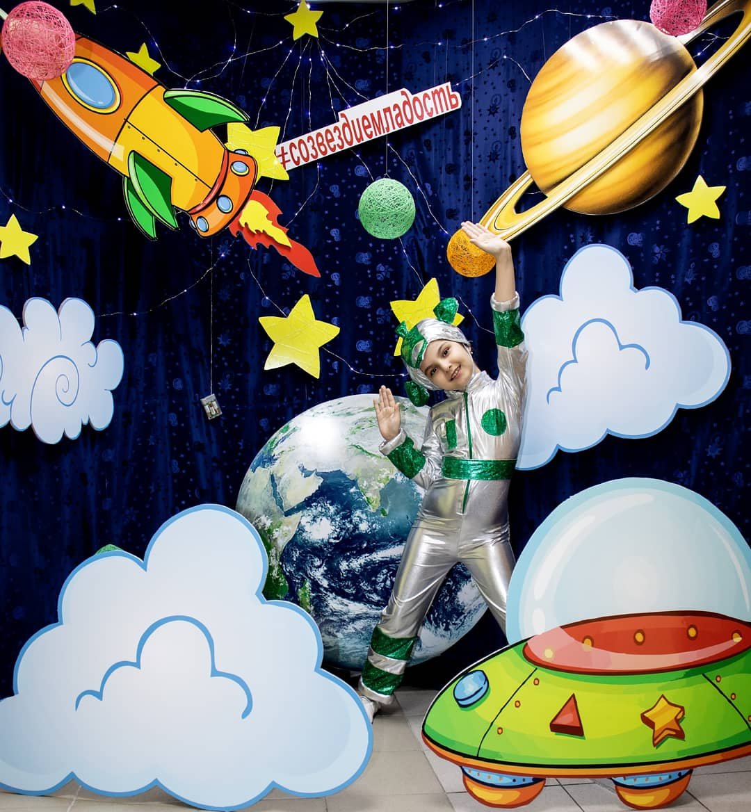 Фотозона на день космонавтики в детском саду. Фотозона космонавтика в детском саду. Фотозона на космическую тему. Фотозона на тему космос.