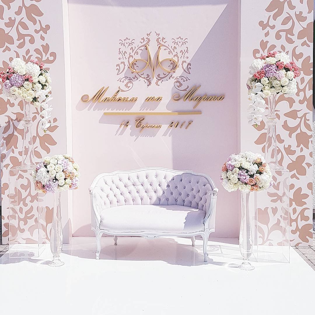 Современная фотозона на свадьбу