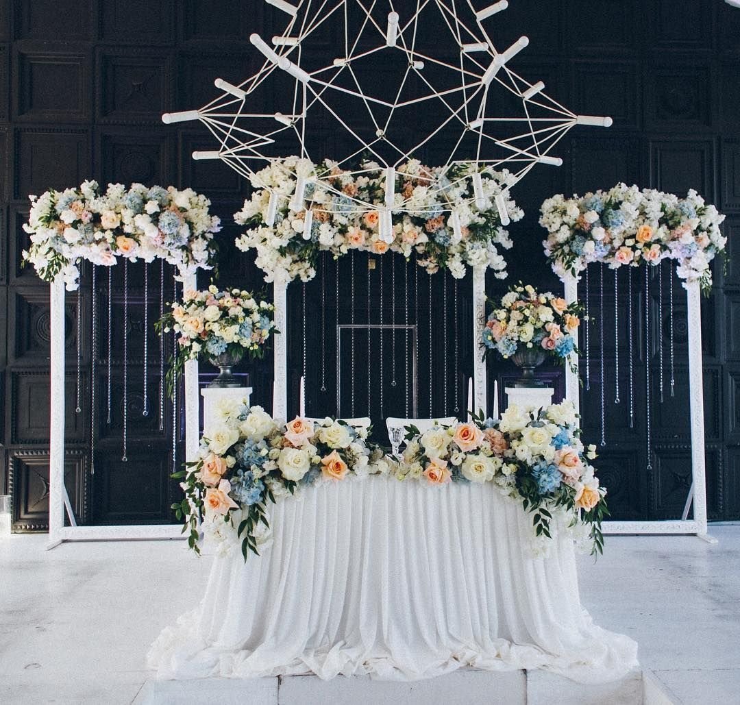 Стильное украшение шарами