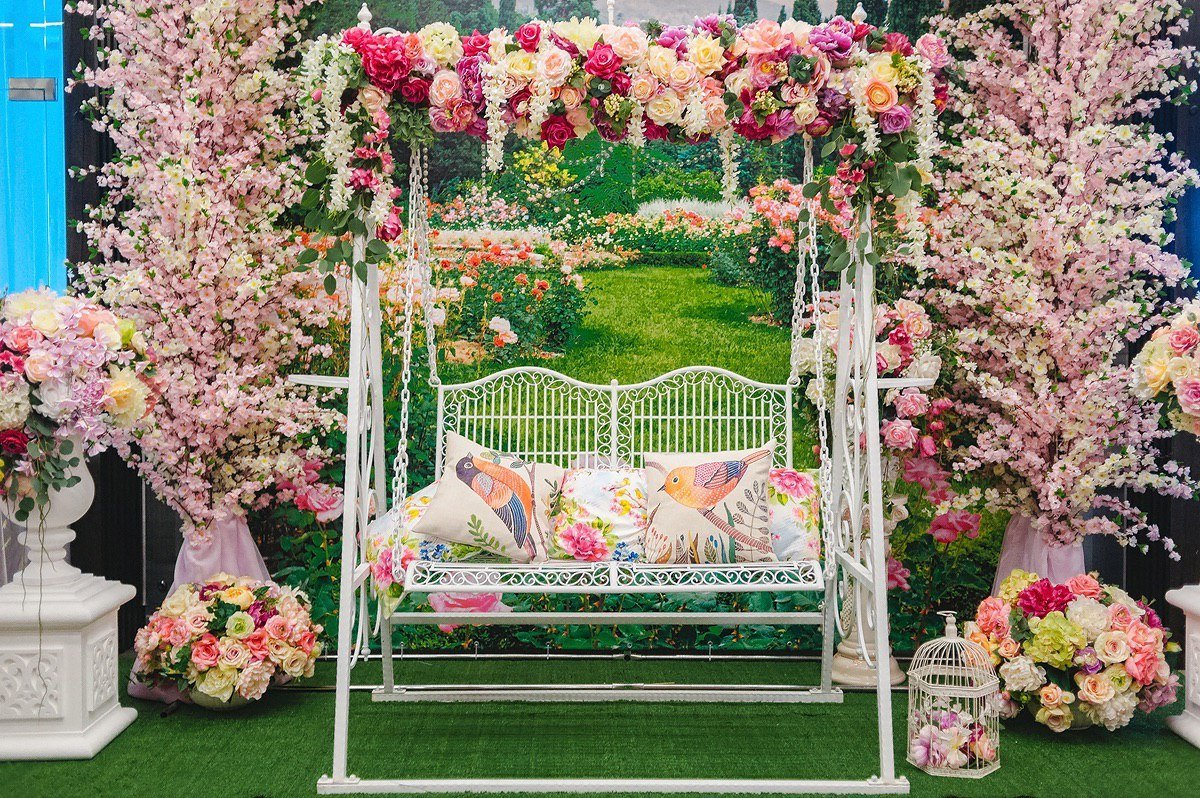 Цветочные качели