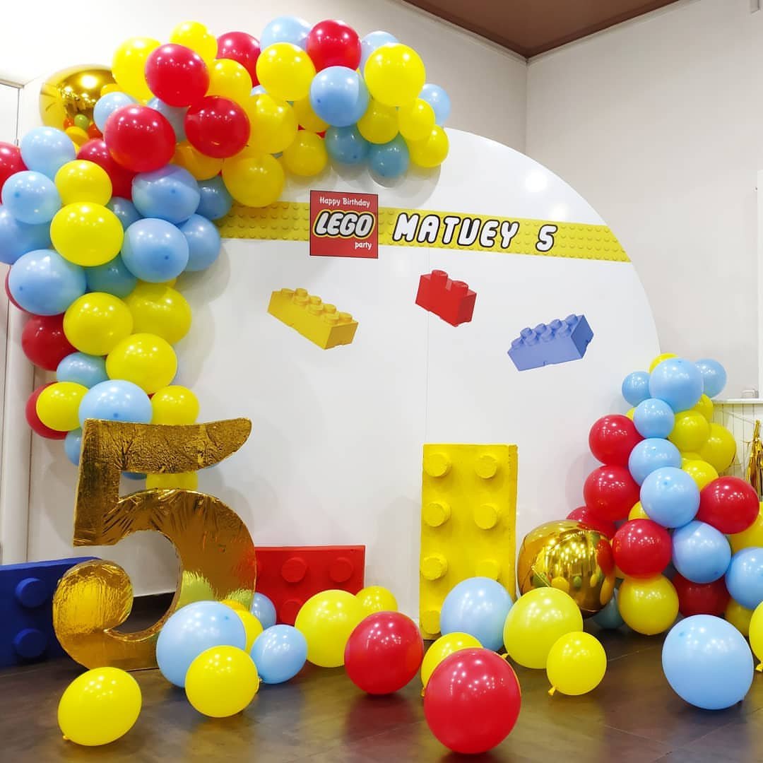 Украшение шарами в стиле лего