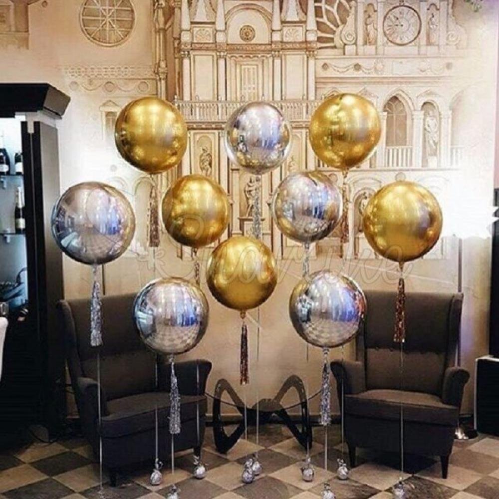 Фотозона с золотыми шарами