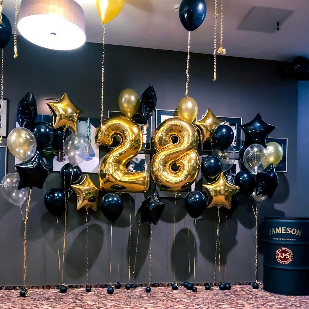 Гирлянда из шаров черно Золотая