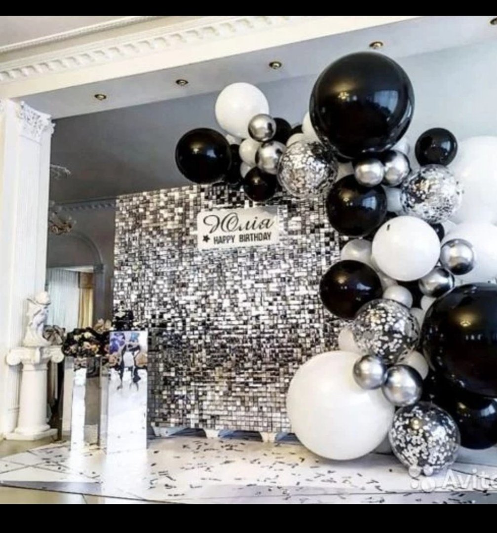 Разнокалиберная гирлянда из шаров золото и серебро