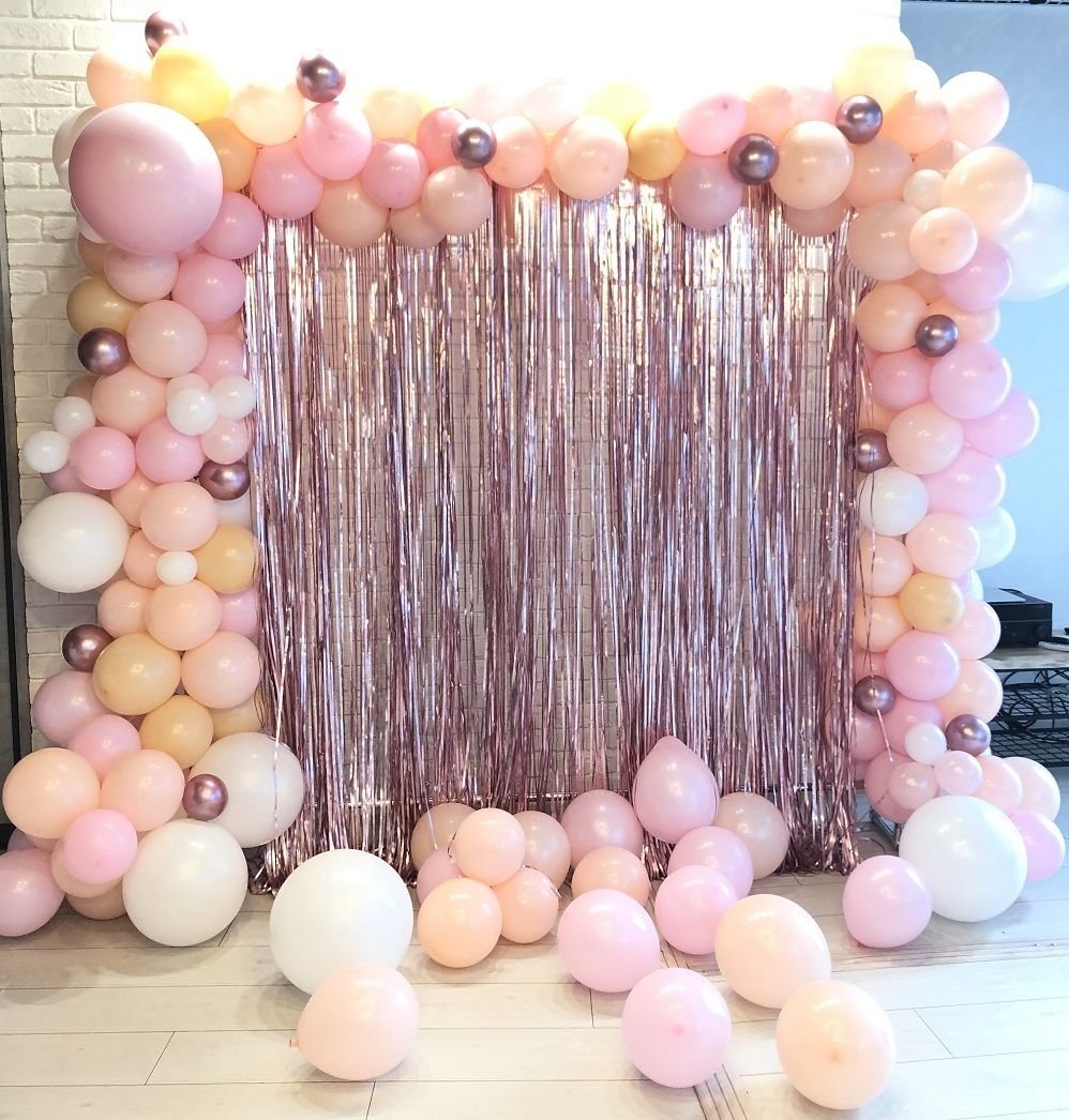 Украшение шарами и дождиком