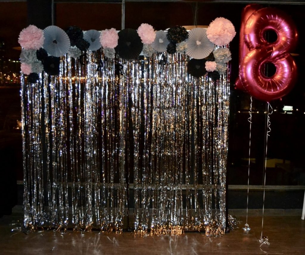 Фотозона с серебряным дождем