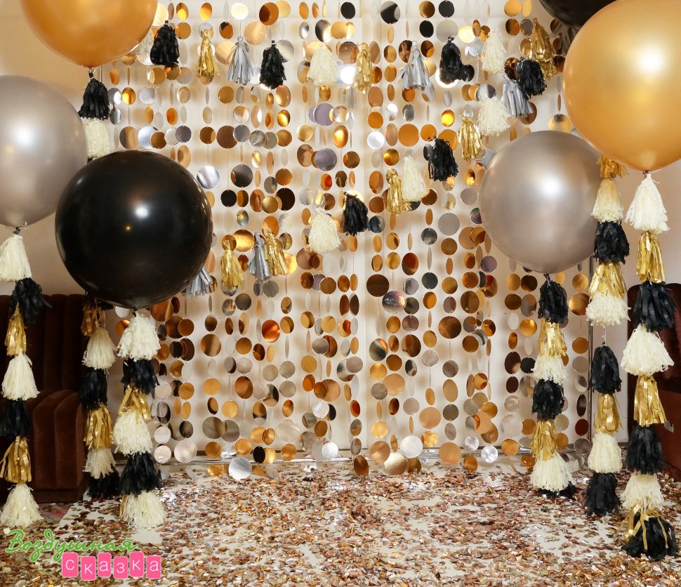 Фотозона с дождиком и шарами