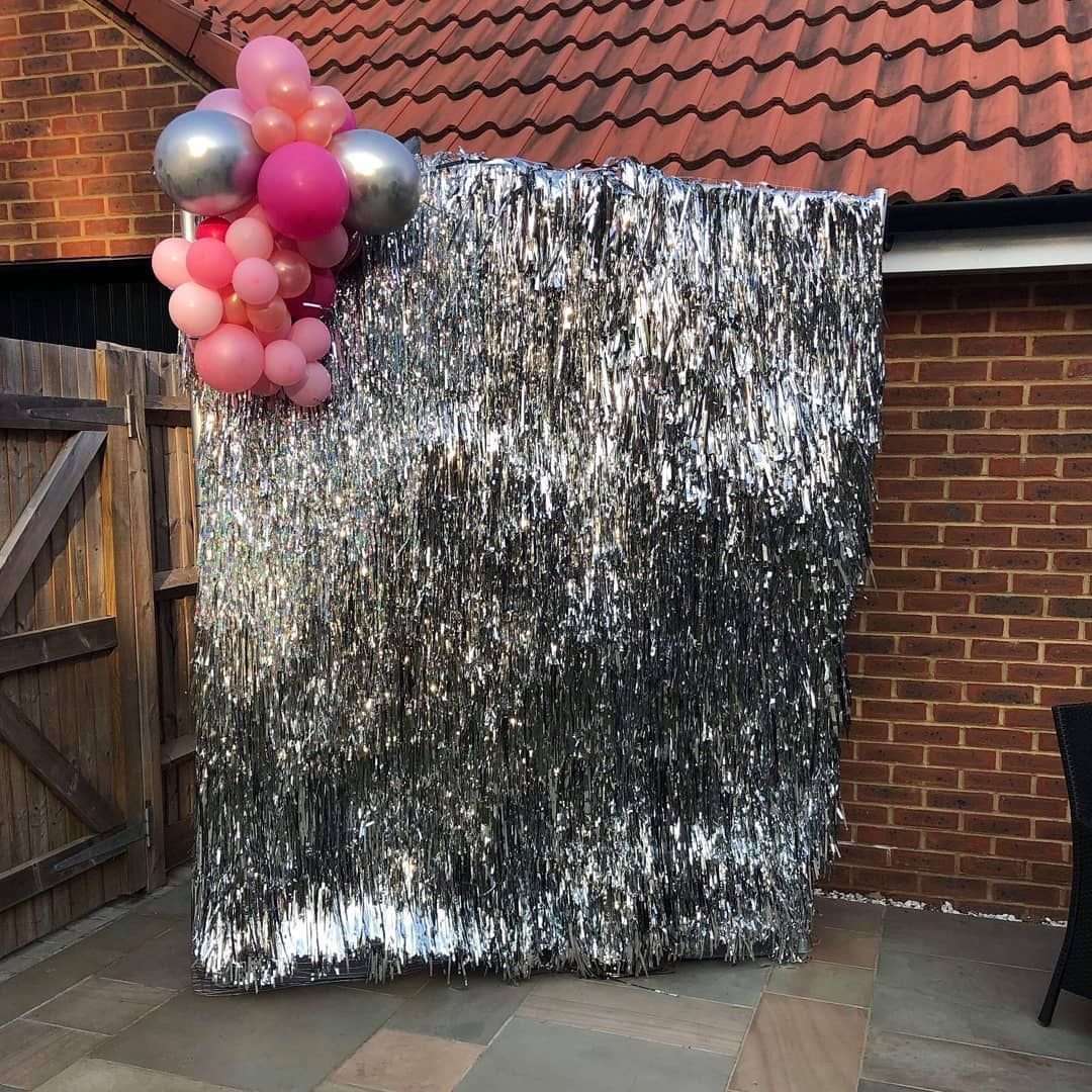 Новогодняя фотозона с дождиком