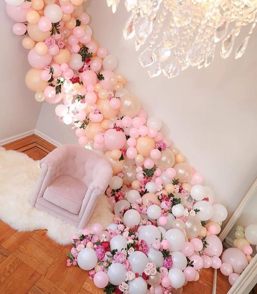 Украсить комнату шарами