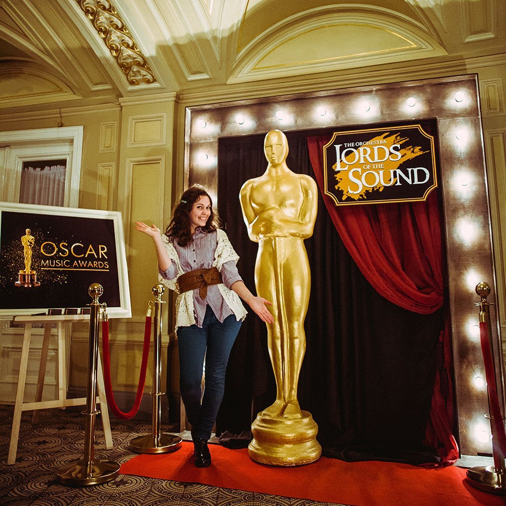 Фотозона оскар на выпускной