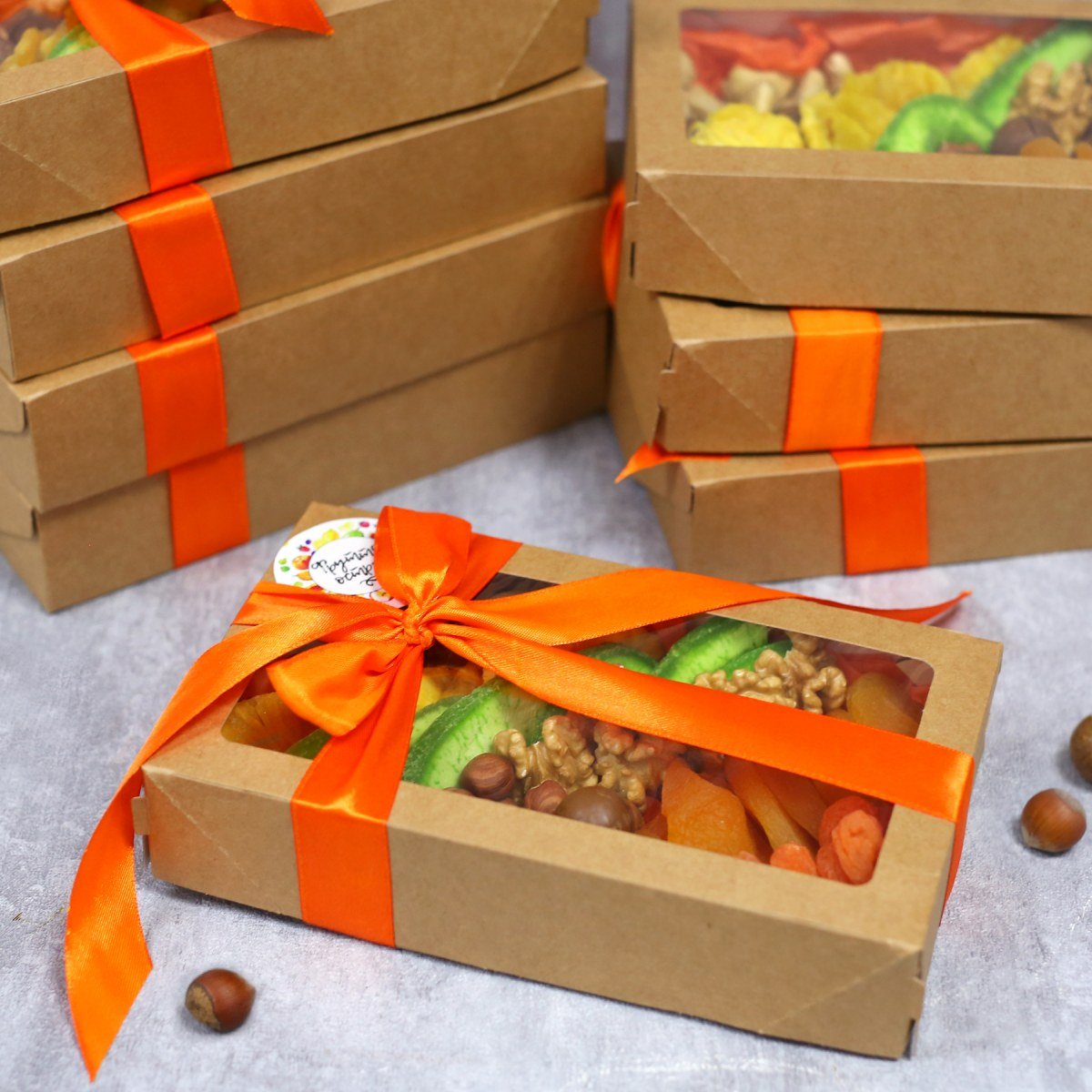 Подарочная коробка с орехами