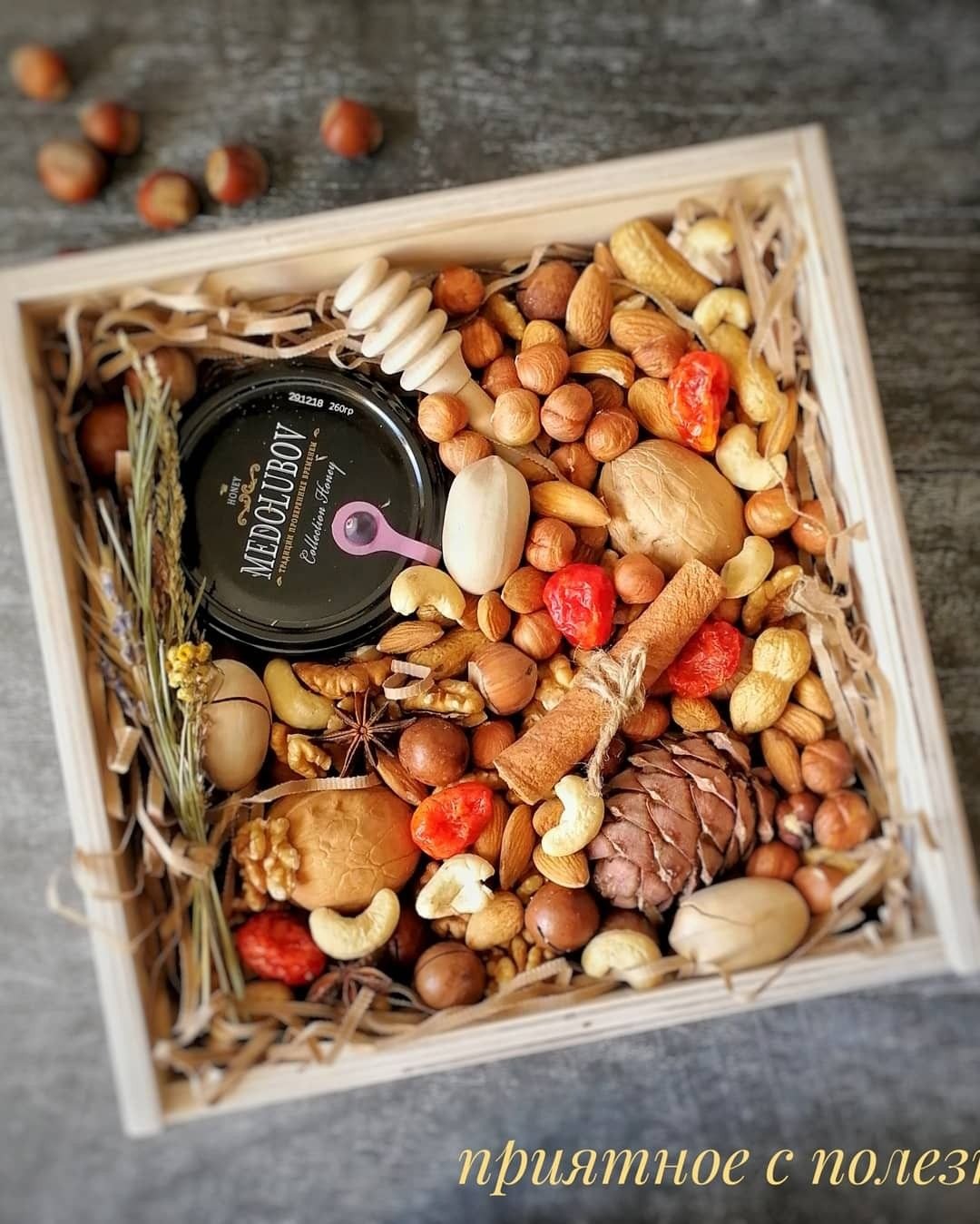 Подарок из сухофруктов