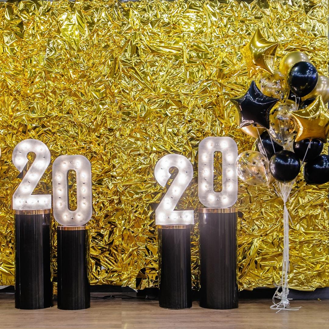 Фотозона в золотом цвете