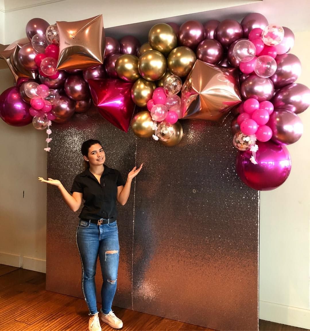Фотозона с шарами для женщины