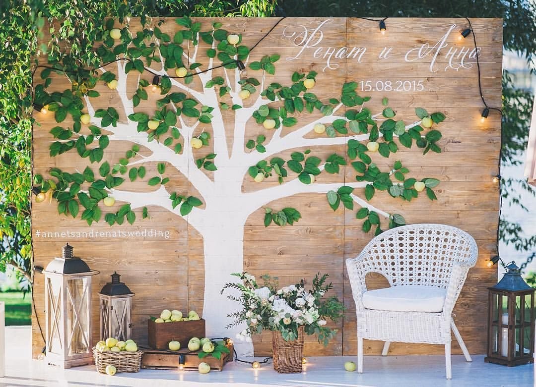 Деревья из дерева для фотозоны