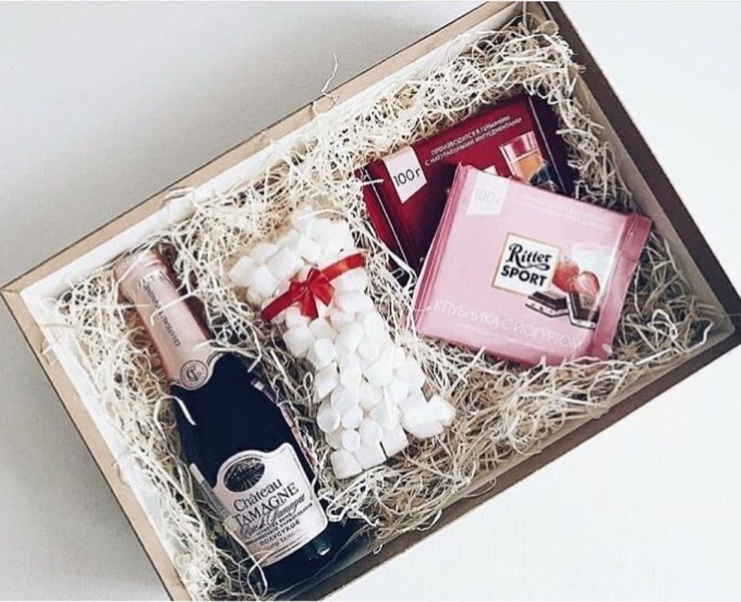 Боксы с подарками на 8 марта