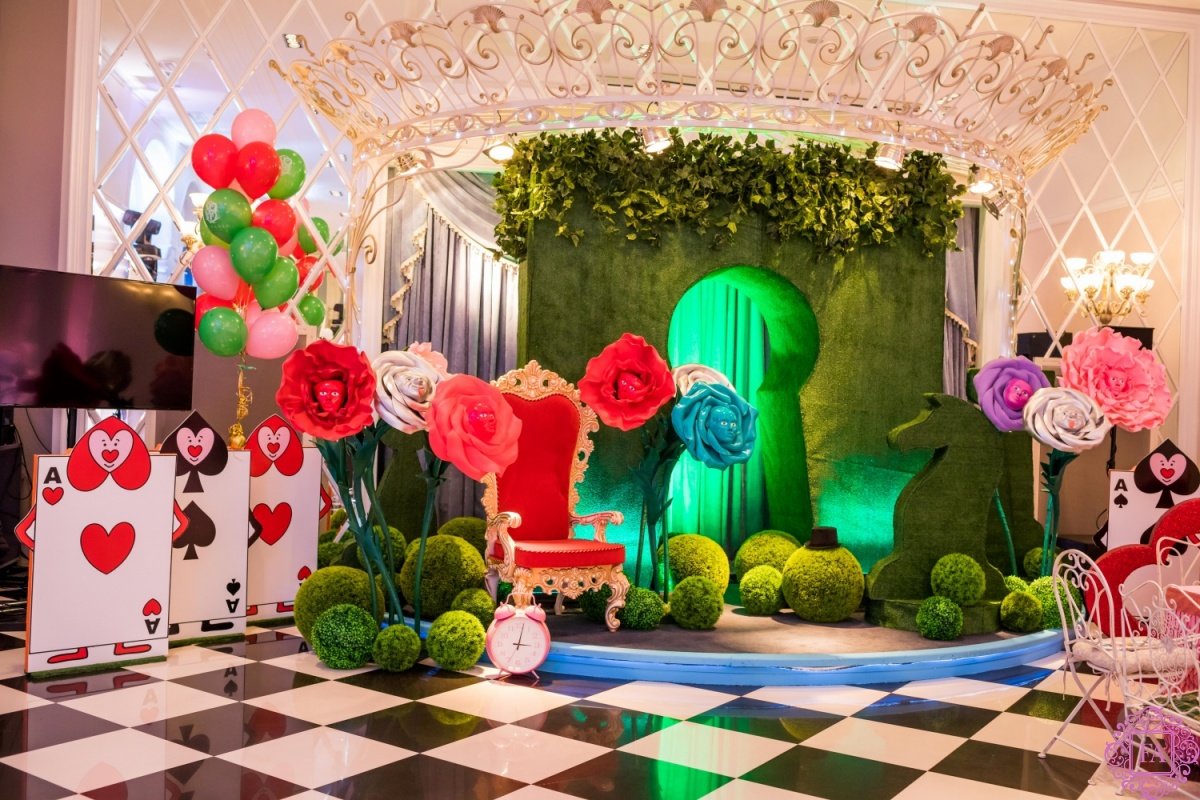 Фотозона с живыми цветами