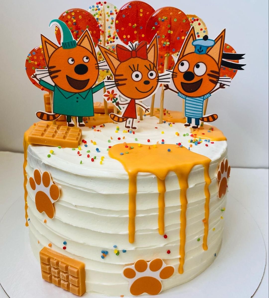 Три кота Карамелька с шариками