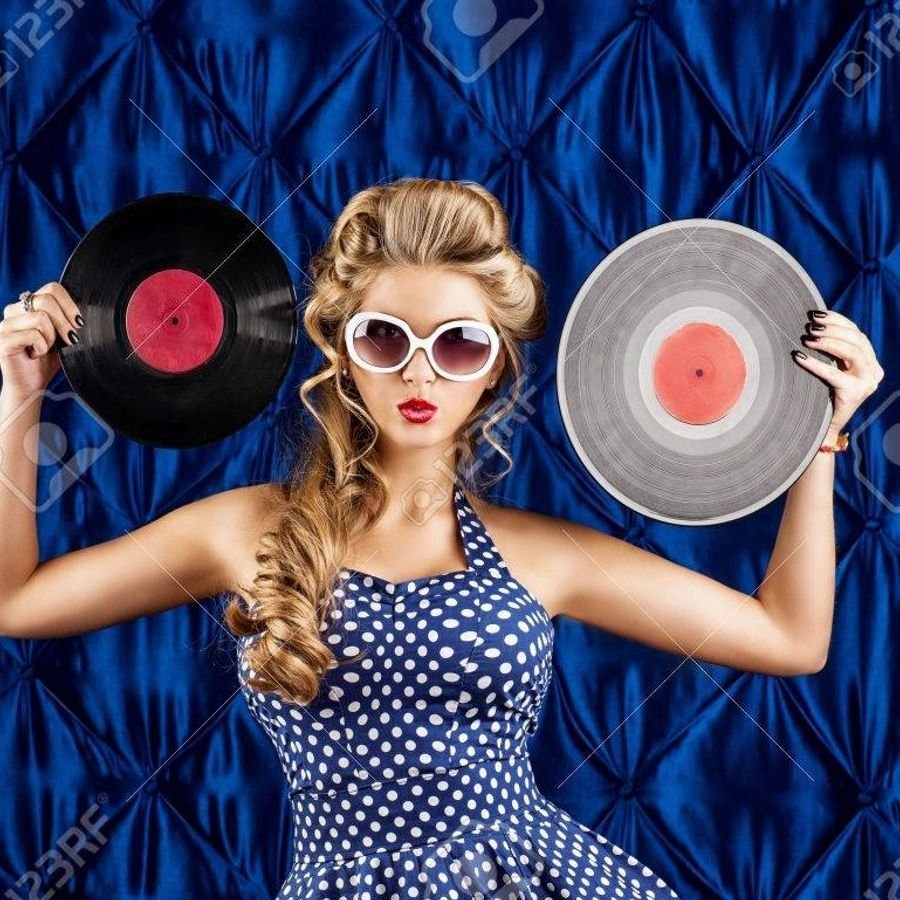 Украшение помещения в стиле 90-х