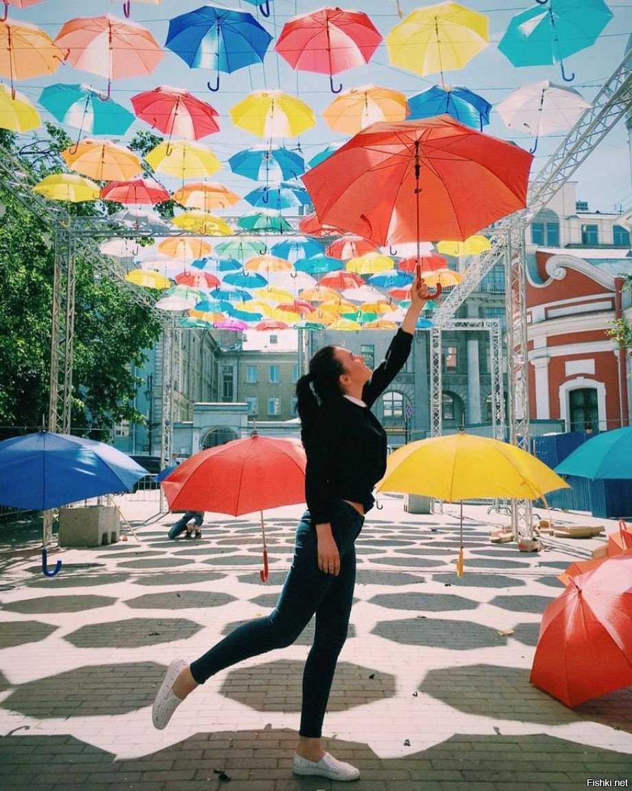 Девушка с зонтом