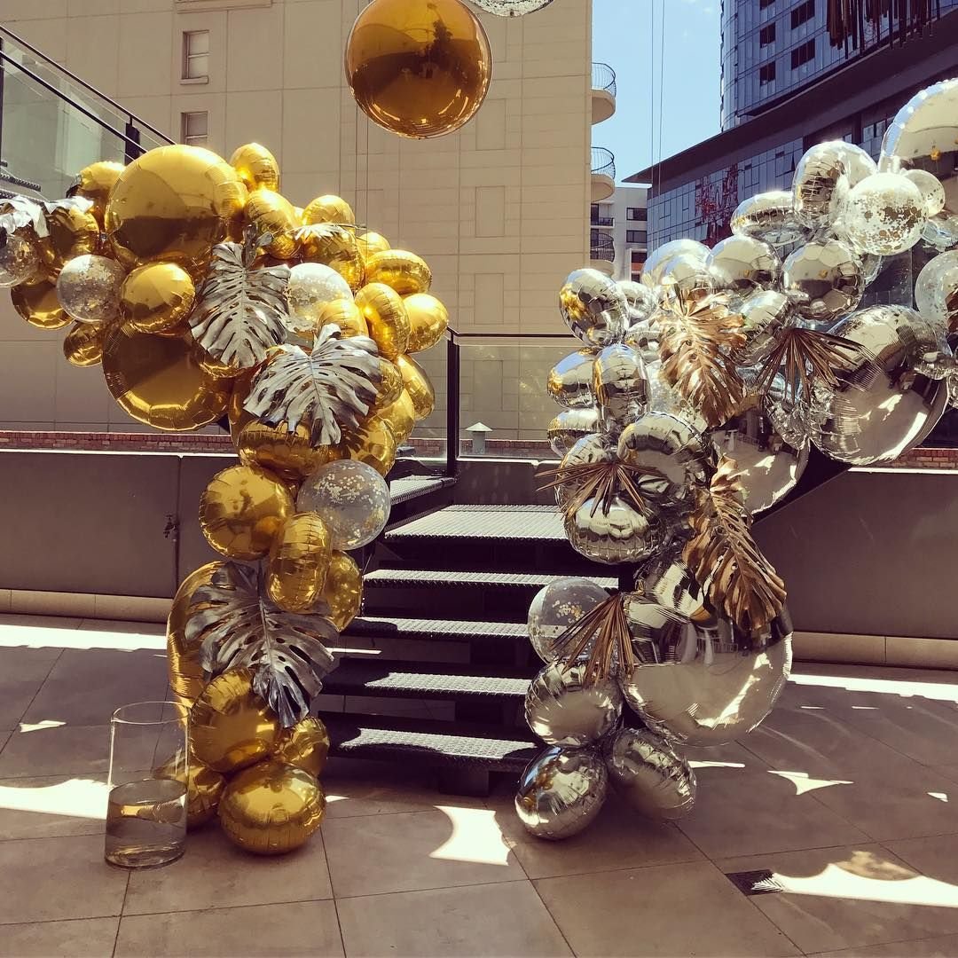 Украшение витрины шариками